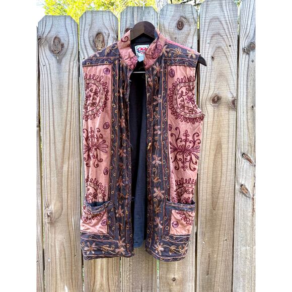 Embroidered Sunset Vest — Vintage India Cotton Boho Layer - Picture 2 of 11